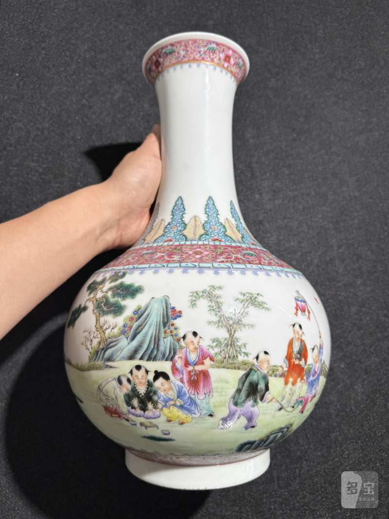 民国 粉彩婴戏图玉堂春瓶一对 - 图4